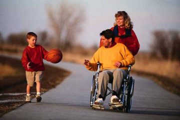 Πώς να δείξετε σεβασμό και φροντίδα σε ένα άτομο με αναπηρία