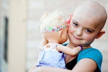 Είναι πανέμορφα τα καραφλά μας κεφαλάκια: Το δυνατό μήνυμα που στέλνουν τα παιδιά με καρκίνο