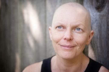 Η γυναίκα που νίκησε τον καρκίνο 12 φορές – Πώς της συνέβη και τι λένε οι γιατροί της
