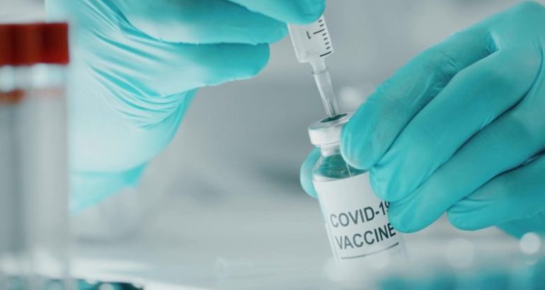 Με ποια νοσήματα συνδέονται τα εμβόλια της COVID-19 – Τι έδειξε μελέτη σε 99 εκατομμύρια άτομα για τις παρενέργειες