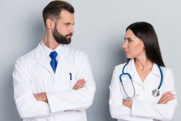 Ο γιατρός σας είναι άνδρας ή γυναίκα; Δείτε πώς η απάντηση επηρεάζει την υγεία και τη μακροζωία σας